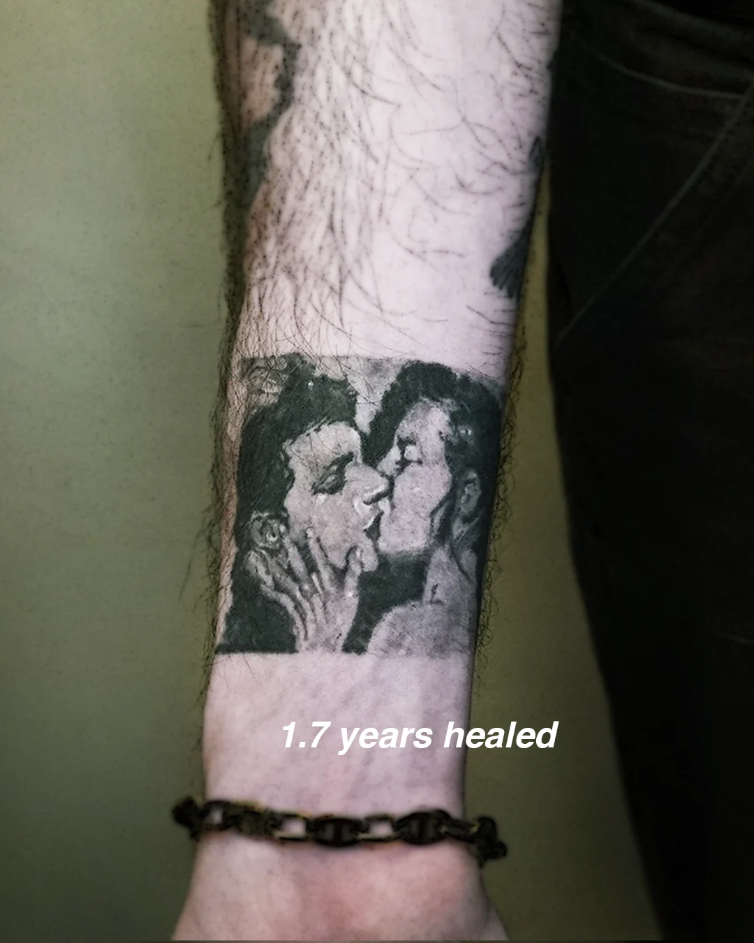 Black and grey realism tattoo of a couple kissing, healed one and a half years